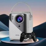 پروژکتور گیمینگ Umiio Q3 Pro Android با سیستمعامل اندروید، نمایش تصویر تا 150 اینچ، اتصالات بیسیم، بلندگوی داخلی، و تصحیح تصویر، گزینهای عالی برای گیمرها و علاقهمندان به سینمای خانگی است. سازگار با کنسولهای بازی و دارای لوازم جانبی کامل.