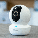 دوربین Imou RC روی میز کار با زاویه تنظیمشده – خرید از گجتیک | دوربین وایفای 3MP برای خانه و دفتر