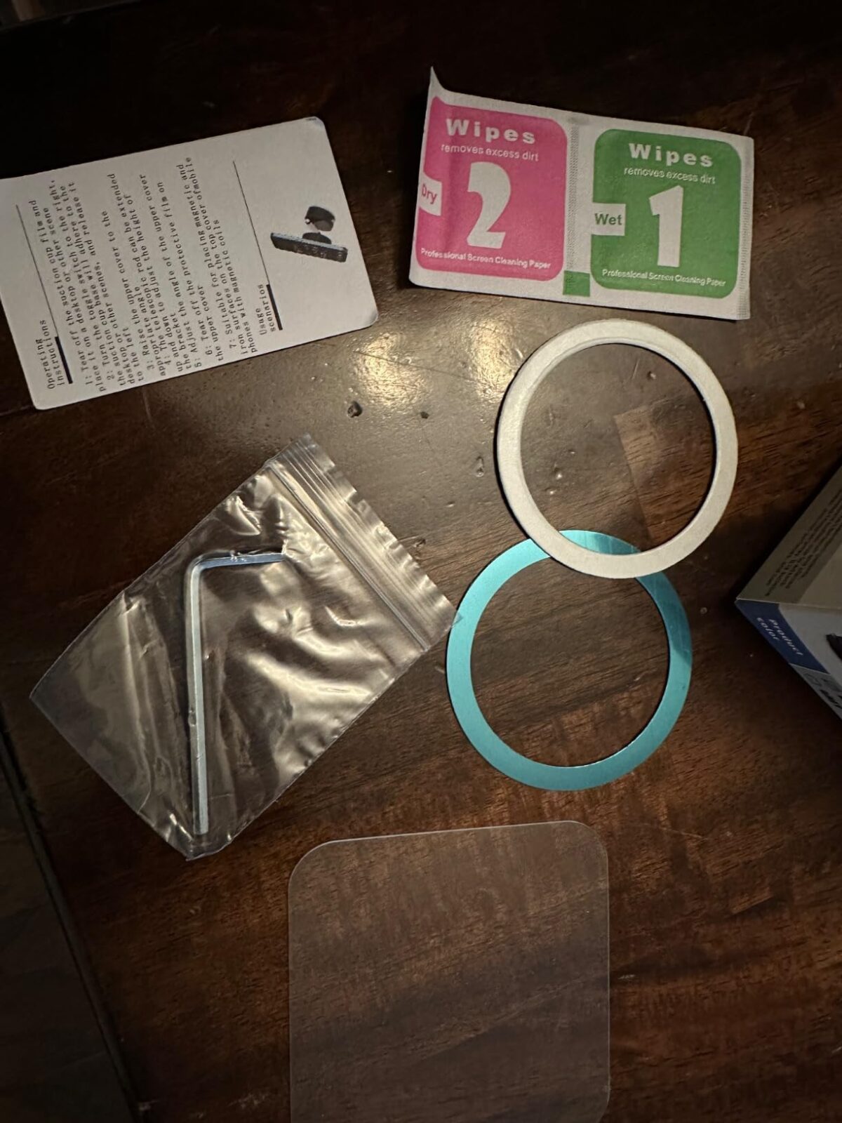 متعلقات هولدر موبایل مکشی مدل A2 در حال استفاده با مسیریاب